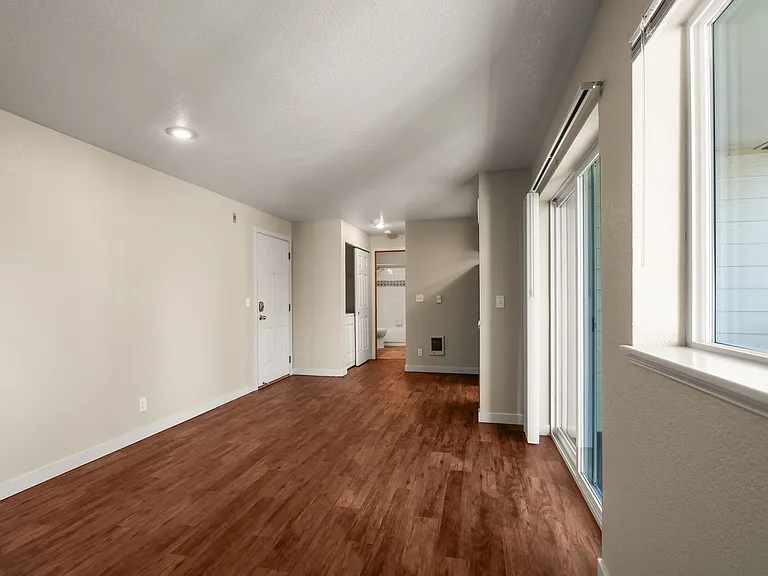 Newland Apartments — Photo 5