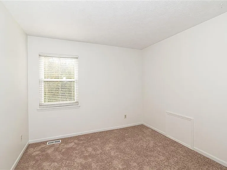 Bedroom 2 (Second Floor)