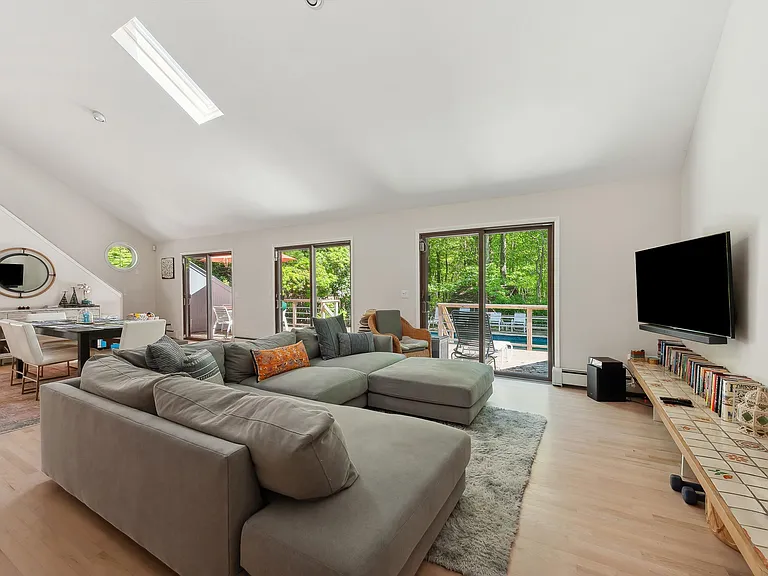 43 Highlands Dr — Photo 5