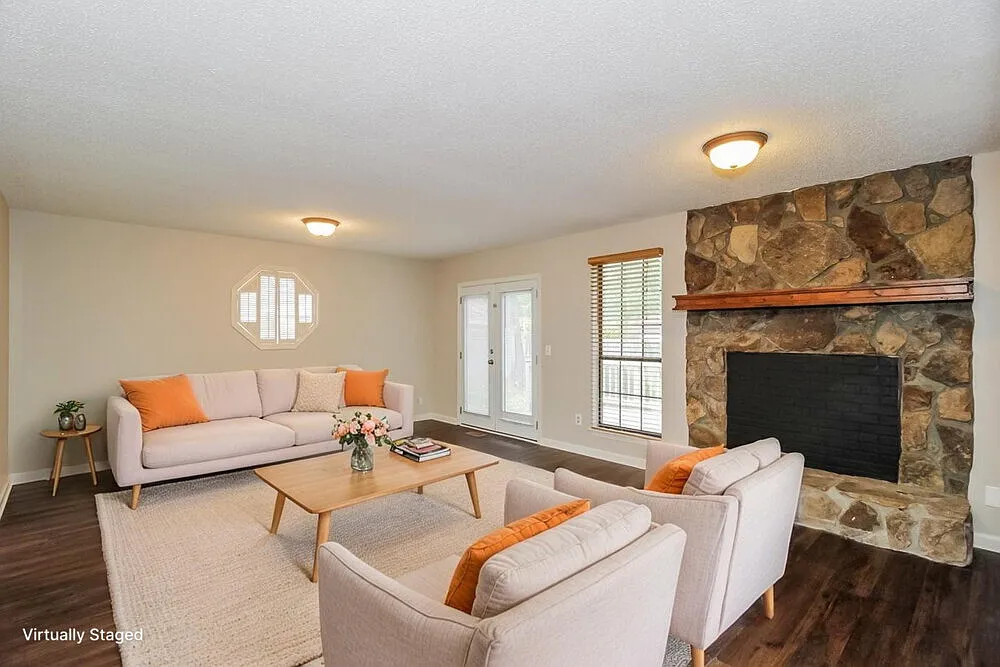 4 bed, 2.0 bath, 2100 sqft, $1,930 — Photo 4