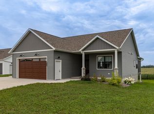 285 7th Ave SE, Plainview, MN 55964