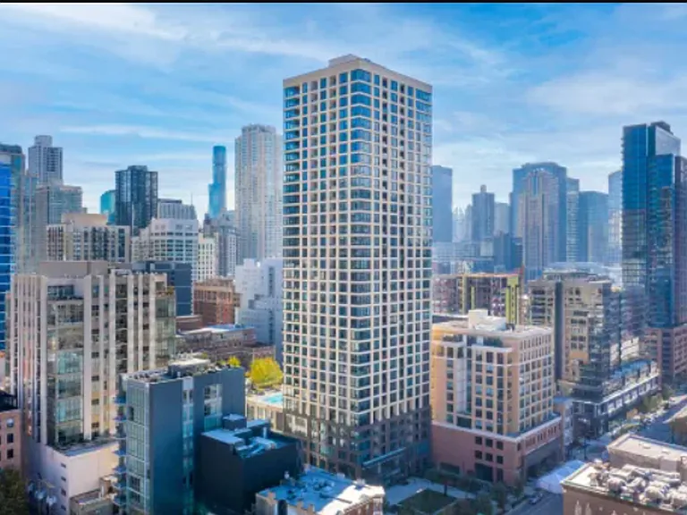 River North Luxury, On Display — Photo 29