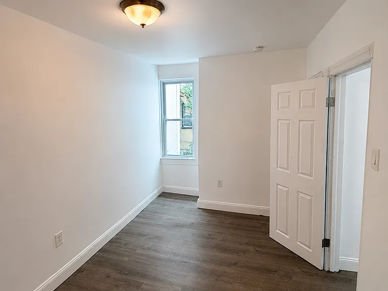 125 N Sickels St — Photo 10