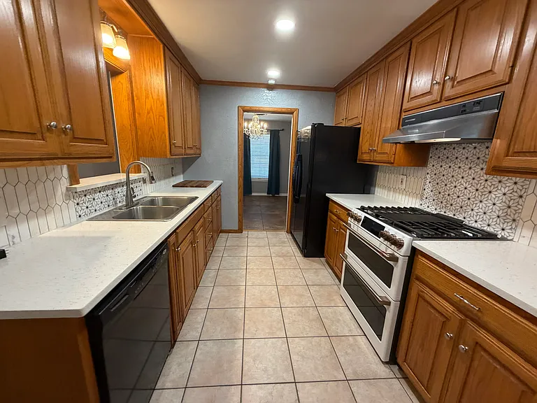 809 W Cheryl Ave — Photo 10