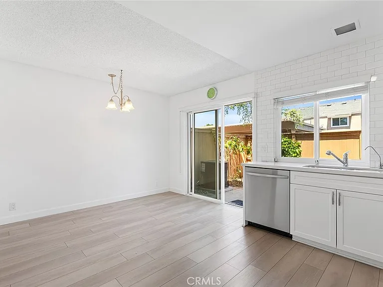 17 Hollowglen — Photo 6