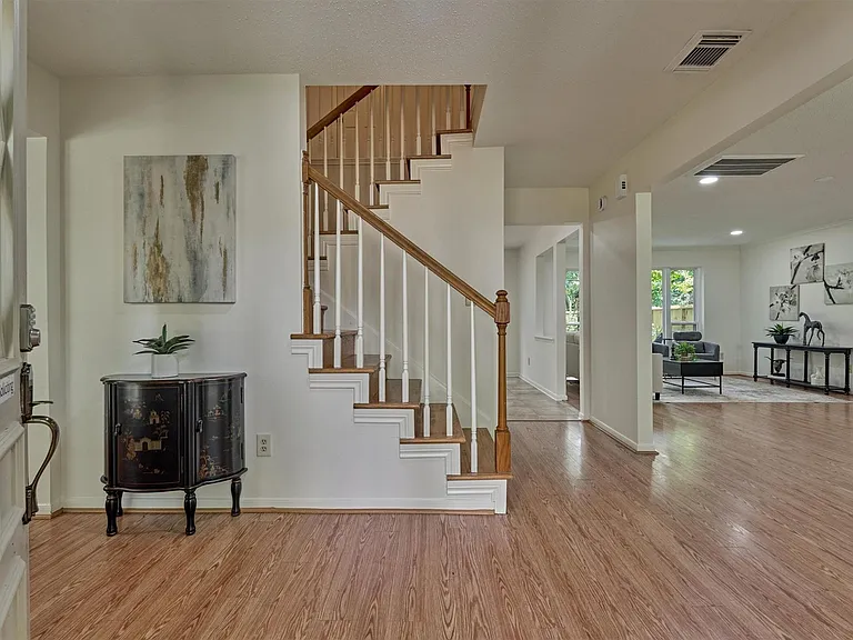 71 Breezy Point Pl — Photo 3