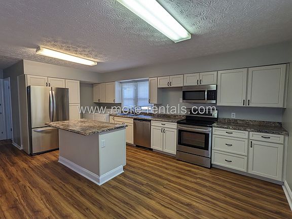 4th image of 398 Collingwood Ave