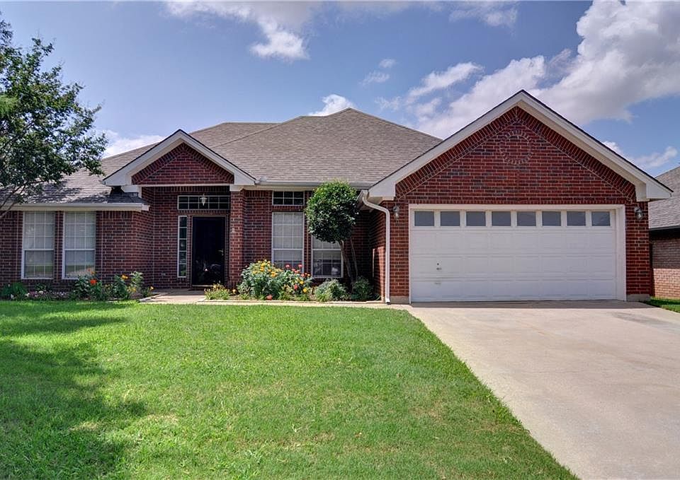 1st image of 807 Auburndale Dr