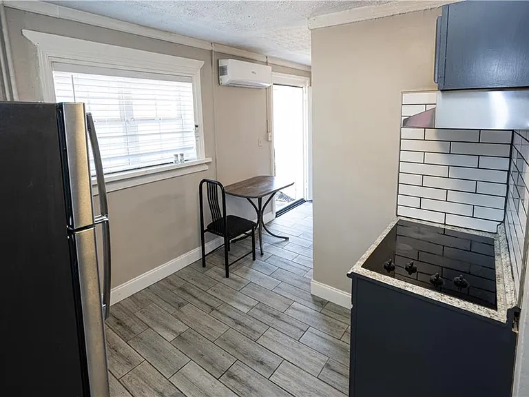 235 Walnut St NW #E — Photo 5