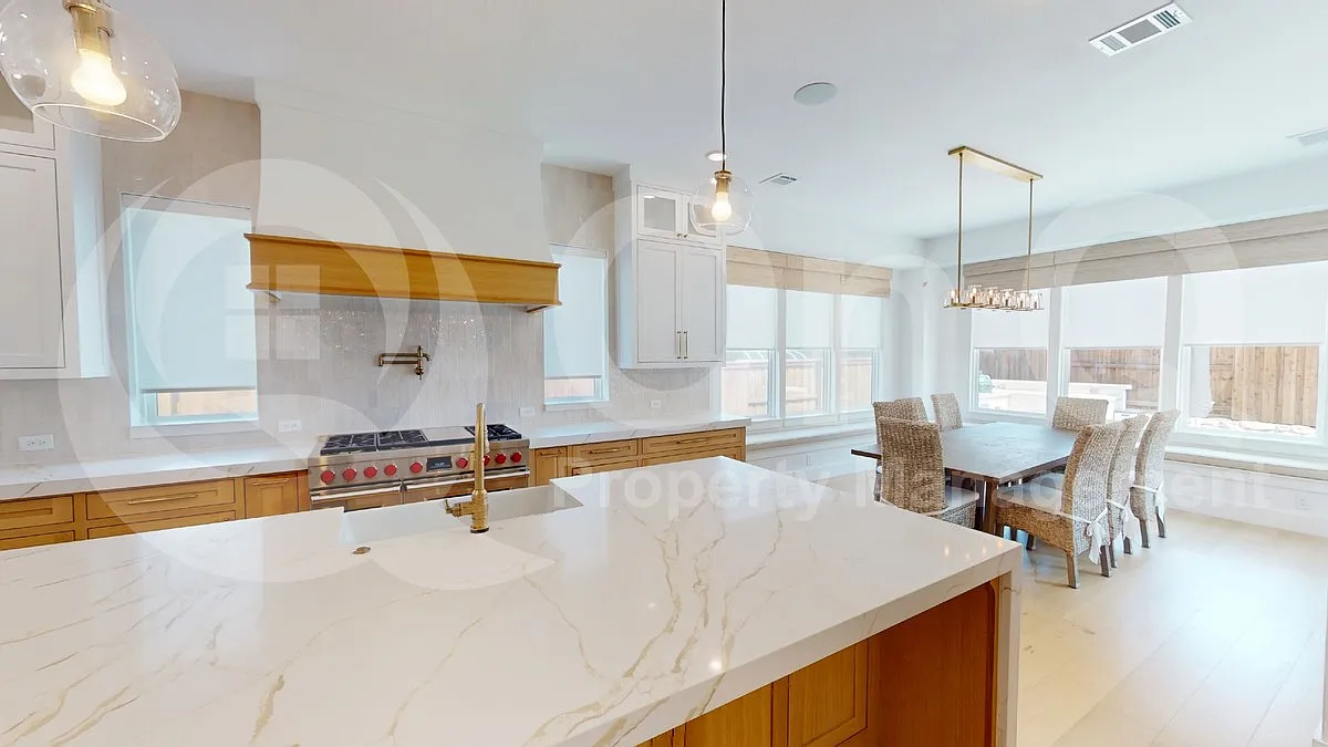 5 bed, 5.5 bath, 4230 sqft, $6,499 — Photo 4