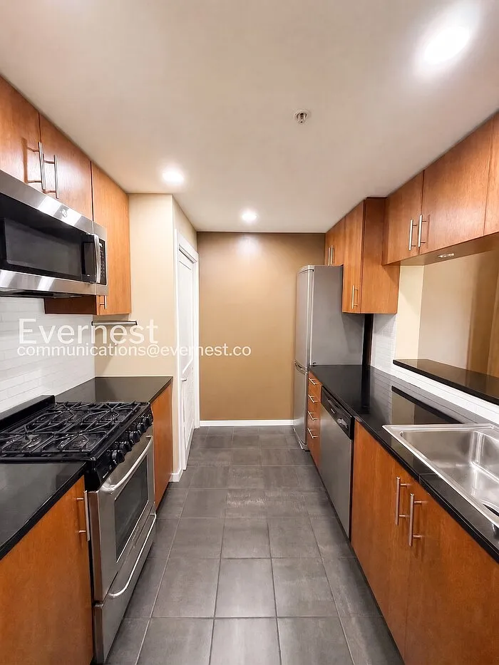 Studio, 1.0 bath, 464 sqft, $1,749 — Photo 1