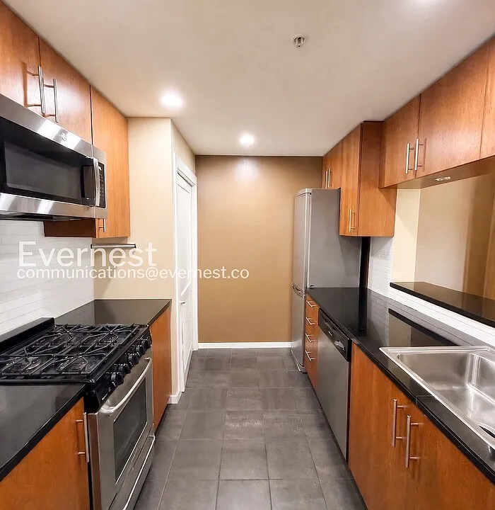 2721 1st Ave #501