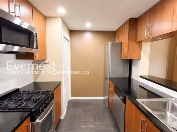 2721 1st Ave APT 501, Seattle, WA 98121