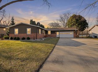 901 Riverview Dr, Alma, MI 48801