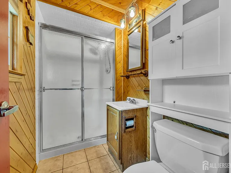 132 Somerset Ave — Photo 15