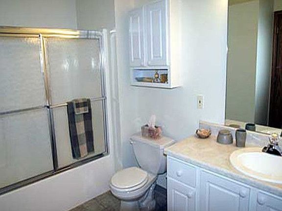 3rd image of 511 Lakeside Dr APT 208