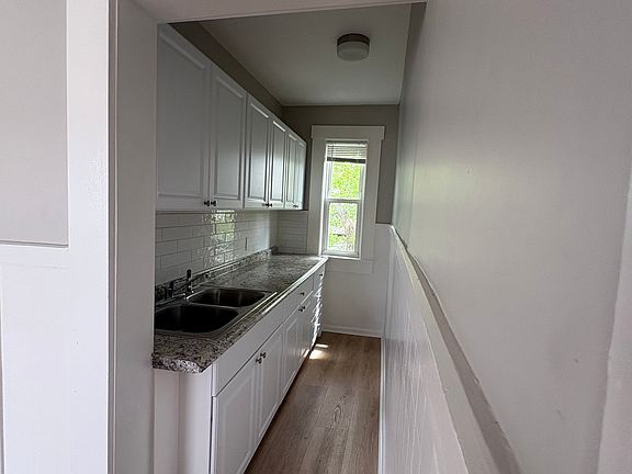4th image of 244 Notre Dame Ave #3