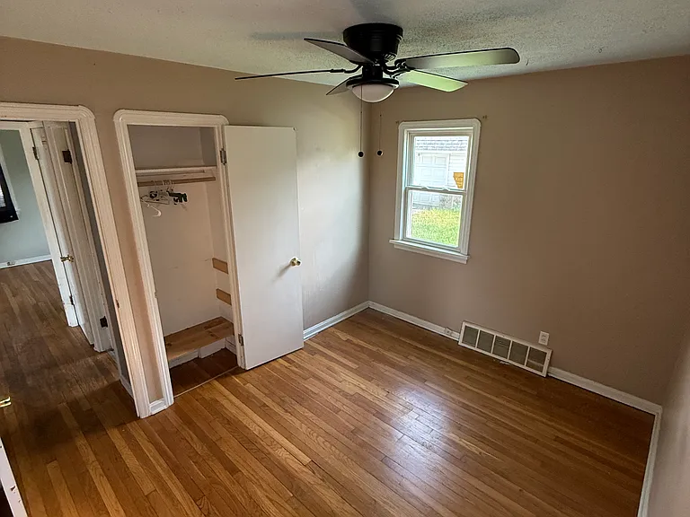 8005 Wainstead Dr — Photo 5