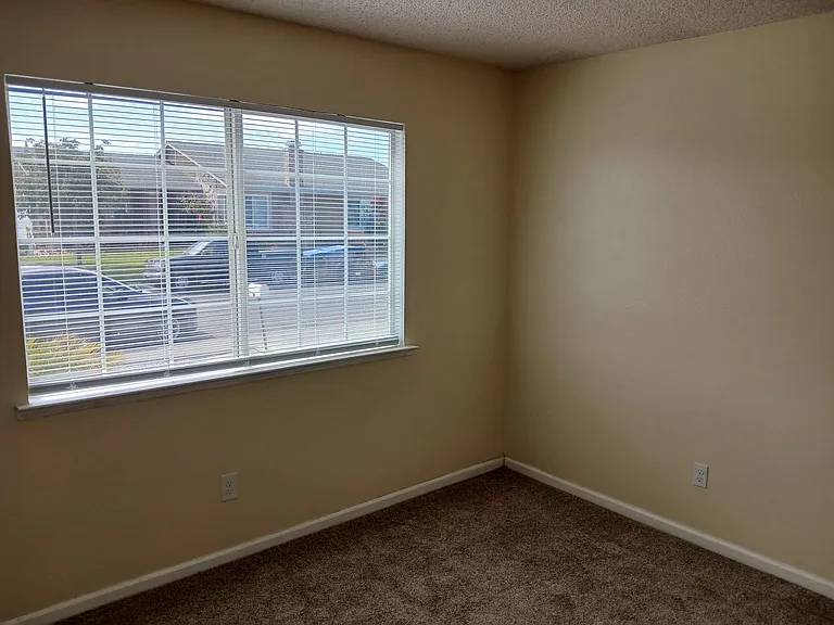 400 Mokelumne Dr — Photo 35
