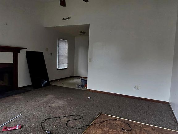 5th image of 1104 Douglas Wayne Rd