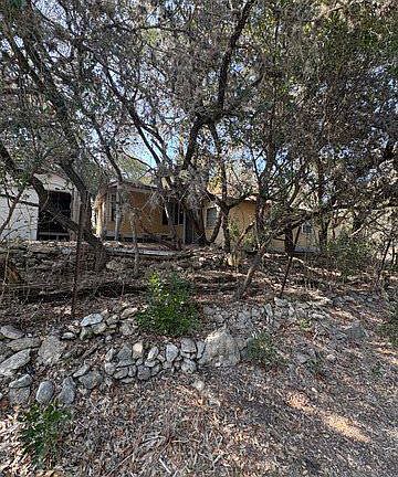 4th image of 690 Georges Rd