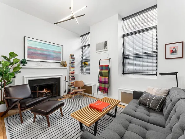322 W 22nd St APT 2, New York, NY 10011
