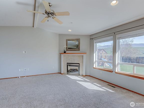 4th image of 2327 Spring Wheat Road