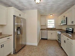 140 Lake View Rd, Cranston, RI 02920