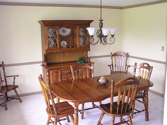 Dinig Room with Bay Windows