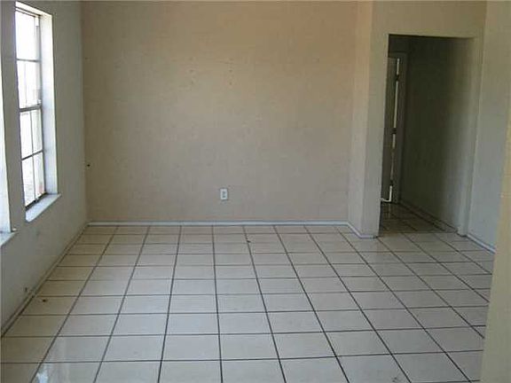 3rd image of 1863 Glen Campbell Dr