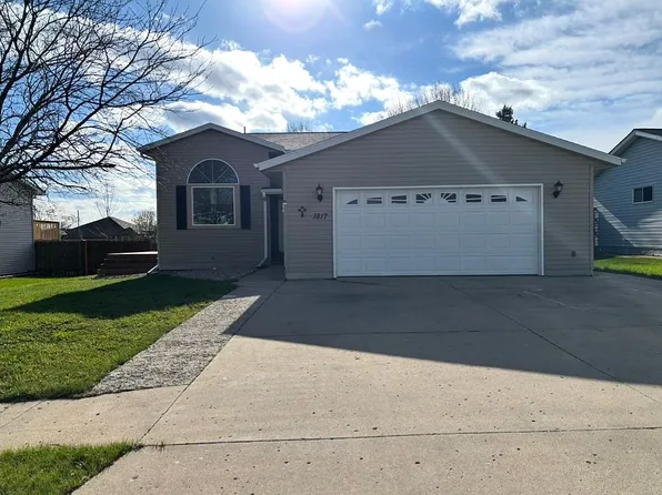 1817 5th St NE, Watertown, SD 57201