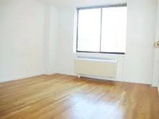 Rented by Mdrn Residential | media 17