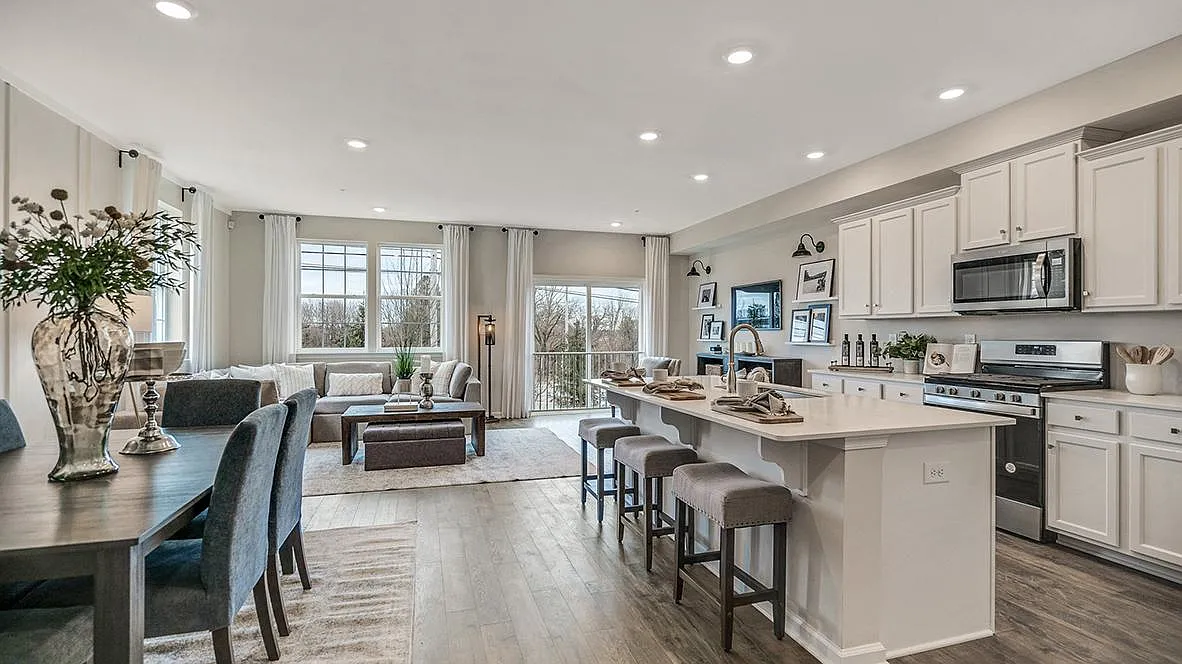 1017 Turnstone Dr — Photo 1