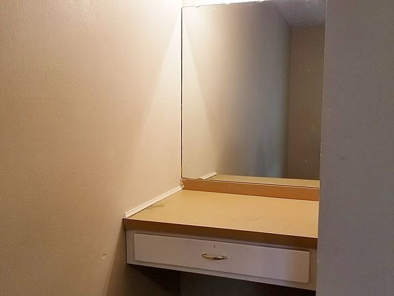 5th image of 700 E 35th St #B