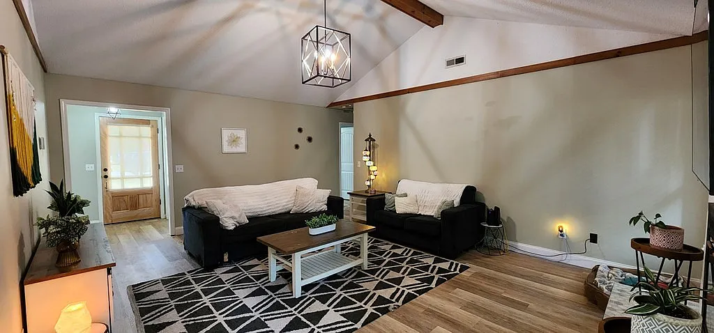 3 bed, 2.0 bath, 1580 sqft, $1,900 — Photo 3