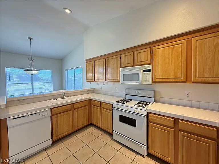 4901 Black Bear Rd #202 — Photo 6