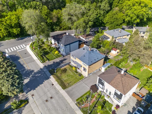 69 Skylark Rd, Toronto, ON M6S 4M5