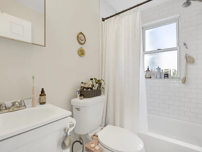 2442 N Kilbourn Ave #2 — Photo 12