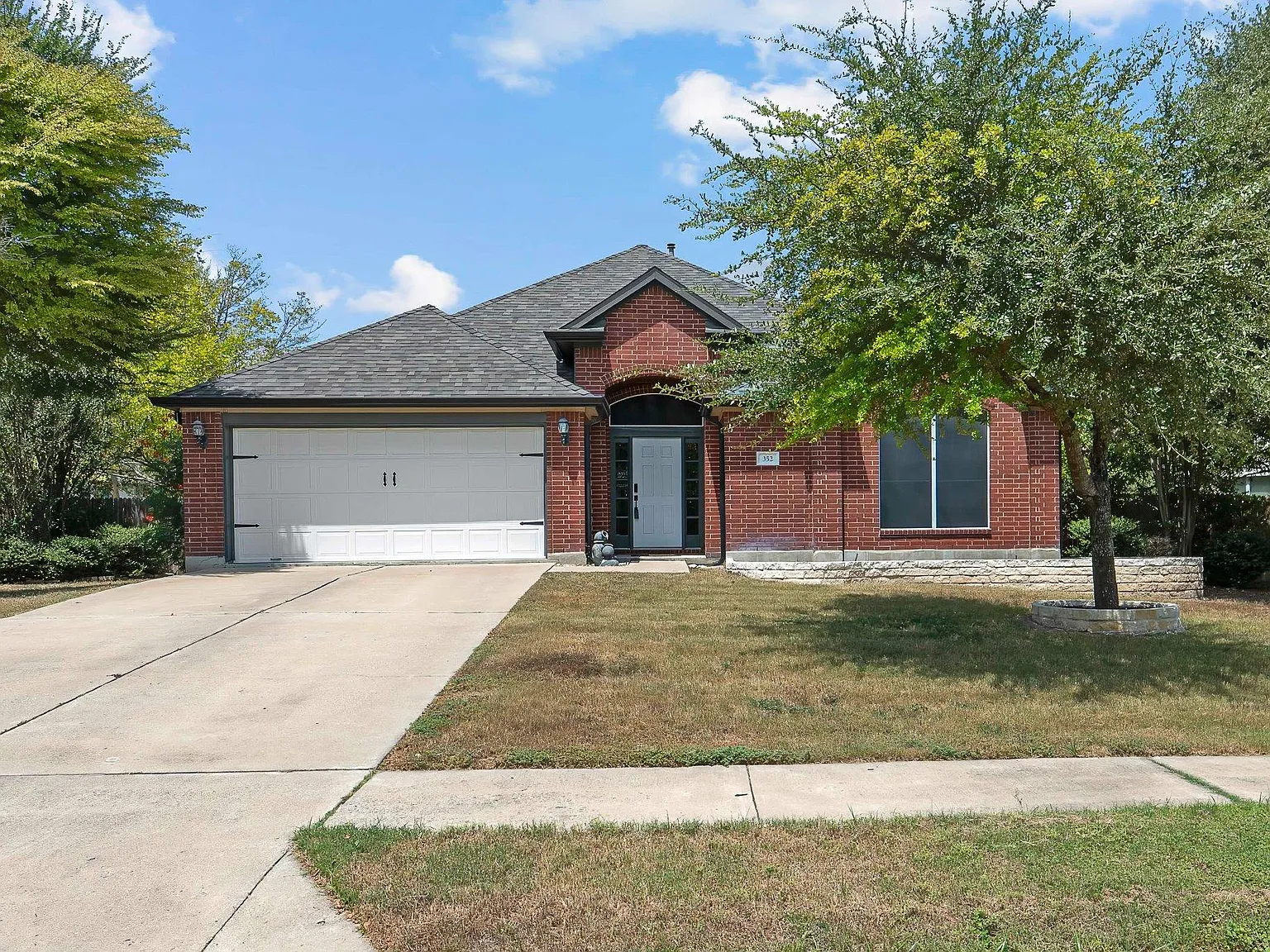 3 bed, 2.0 bath, 2180 sqft, $2,400 — Photo 3