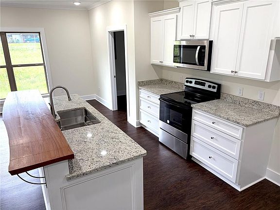 5th image of 123 Meadow Ln