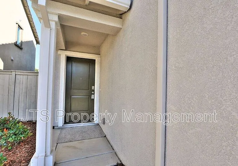 2097 Shady Tree Cir — Photo 3