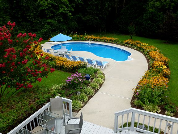 3rd image of 106 Laurie Ct