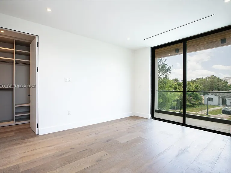 345 W 46th St — Photo 37