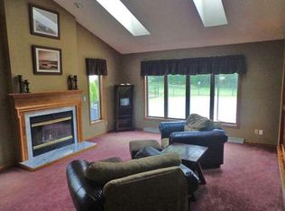 1508 Fieldstone Ln, Sheboygan, WI 53083