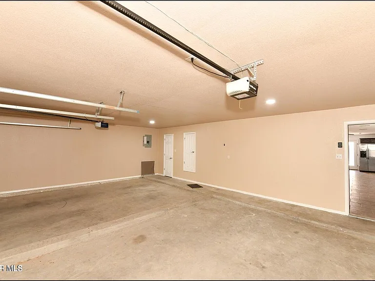 1591 Hartsdale Dr #B — Photo 30