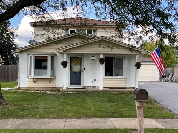 835 Bloomfield Ln, Aurora, IL 60504