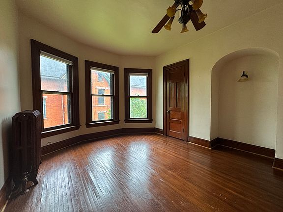 5th image of 723 Columbus Pkwy #2
