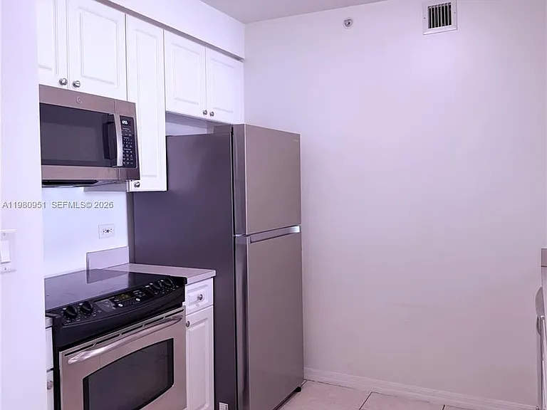 900 SW 8th St #604 — Photo 38