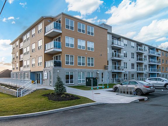 3rd image of 7 Pinehill Dr #845865
