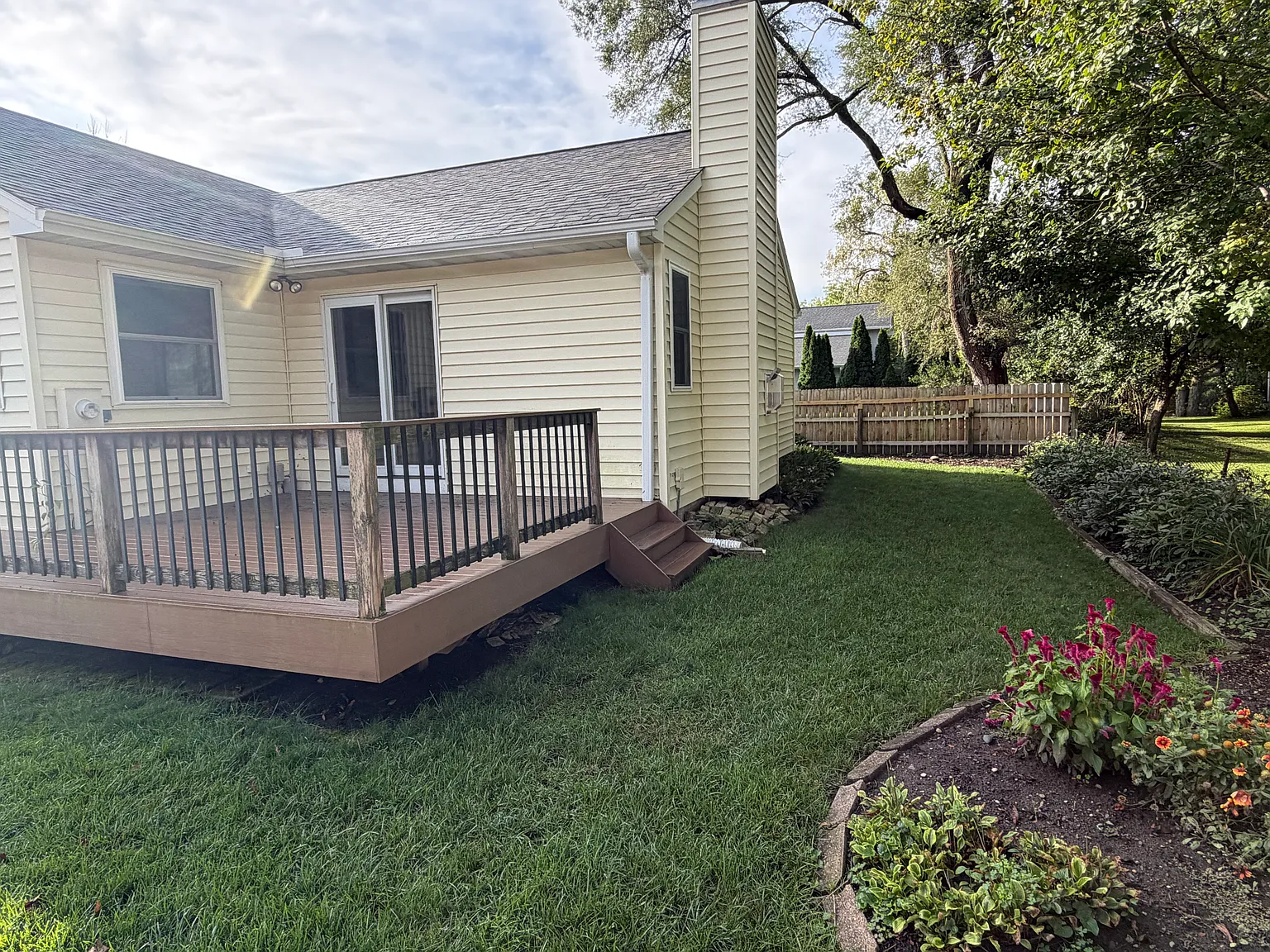 3 bed, 1440 sqft, $2,100 — Photo 2